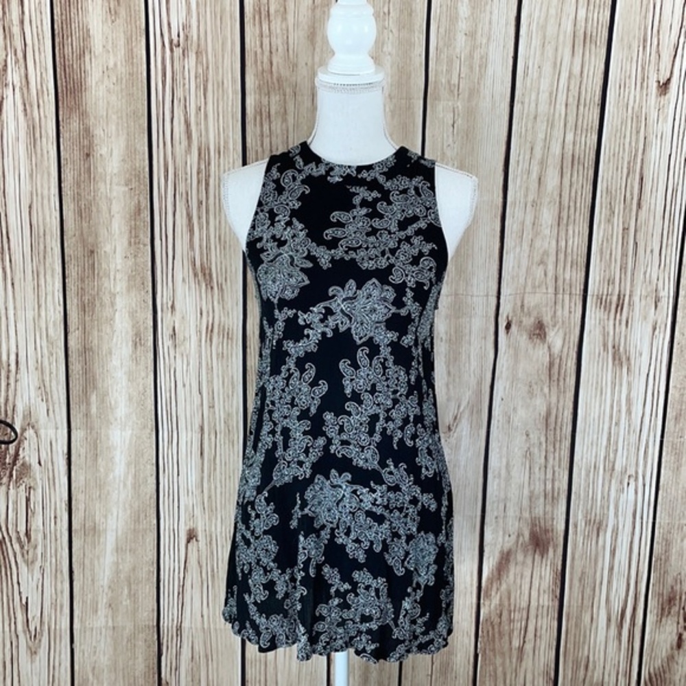 Final Touch black/White Paisley Floral Tank Small